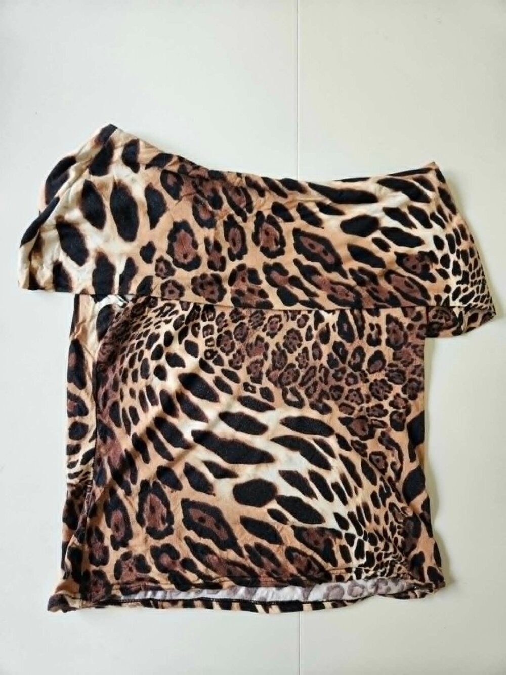 Sharagano Paris Leopard Off-the-shoulder Stretch Top, Size M/L NWT